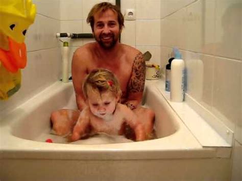 Pu**ycreme lec*en, countdown zum abspri**en. Emmi und Papa in der Badewanne! - YouTube