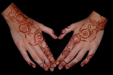 The pilots went deep three times — enough to fend. Pin on Henna designs