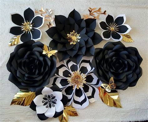 So, if you want your big day to feel like it's taking place in buckingham palace or the gardens of versailles, incorporate lush flowers and baroque gold accents. Whimsical Black &White Paper Flower Set #largepaperflowers | Blumen aus papier ...