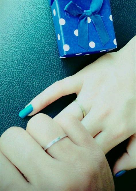 Cute couple pictures holding hands. Pin by Zeemalay on Dpz | Cute couple selfies, Couple hands ...