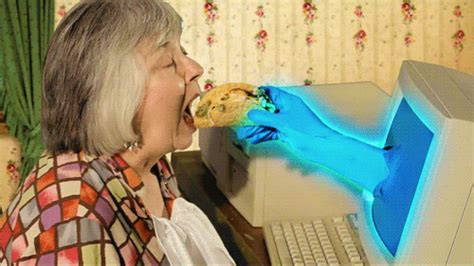 Let grandma reconnect with nature in her own backyard with an easy to fill and clean bird feeder, which releases more you'll always be close to her heart when you give her an engraved necklace with your initial. 2012's Most Bizarre GIFs (25 gifs) - Izismile.com