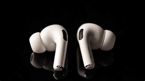 Automatic switching between devices and a new spatial audio feature for 3d sound on its airpods pro earbuds. AirPods Pro get immersive Dolby Atmos sound in new update ...