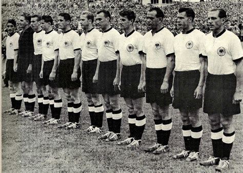 Hungría ganaba el partido desde el minuto ocho, sin embargo dos goles de helmut rahn y uno más de max morlock le dieron la vuelta al encuentro. Equipos de fútbol: SELECCIÓN DE ALEMANIA Campeona del ...