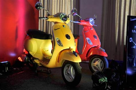 This allows the scooter to be strong to the core and also the vespa lx 125 comes with a fully automatic gearbox, which makes it very much easy to control. Piaggio Vespa Lx 125 Price, Reviews, Colors, Loan EMI, Mileage