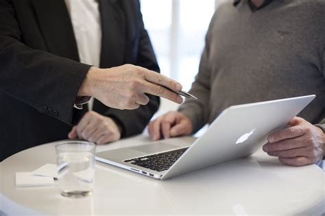 A hedge fund manager oversees their clients' financial and investment strategies. Hedge Fund Manager Salary Guide and Career Outlook 2020 ...