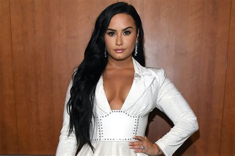 Her cheekbones are never not glowing. 36 HQ Images Demi Lovato Long Black Hair / Demi Lovato ...