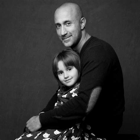 Pour autant, le planning de la suppression du rsi est sur 2 ans. Photo de famille en studio : un père et sa fille