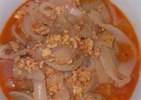 Kwetiau, fillet daging ayam yang sudah dipotong dadu, brokoli, wortel, bubuk cabai, royco kaldu ayam, dan bumbu halus (bawang merah, cabai merah. Seblak Goreng Kwetiau Kecap - Resep Kwetiau Goreng Remas Nu - Resep kwetiau goreng telur, sarapan.