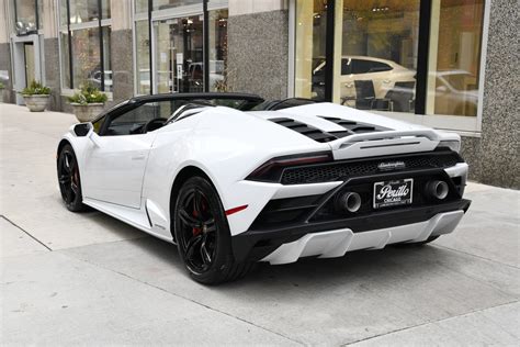 Comme son nom l'indique, elle met l'accent sur les performances avec son moteur plus puissant et son aérodynamique très évoluée. 2021 Lamborghini Huracan EVO Spyder Stock # L822 for sale near Chicago, IL | IL Lamborghini Dealer