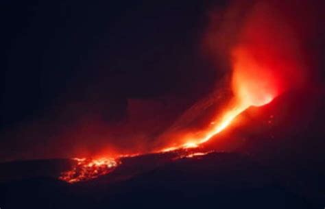 🔥 uno degli antichi mestieri dell'etna, storie e tradizioni che hanno reso i panorami veri e propri paesaggi! Eruzione etna 10 - Dago fotogallery
