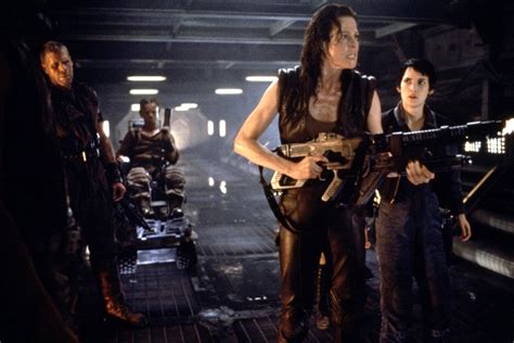 There are 16 winona ryder alien for sale on etsy, and they cost $32.91 on. Foto de Winona Ryder - Alien: Resurrección : Foto Ron ...