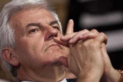Le reti di private banking e le banche vanno a caccia dei consulenti che si occupano di gestire i patrimoni dei paperoni. Quanto guadagna un banchiere? 52 volte più di un impiegato ...