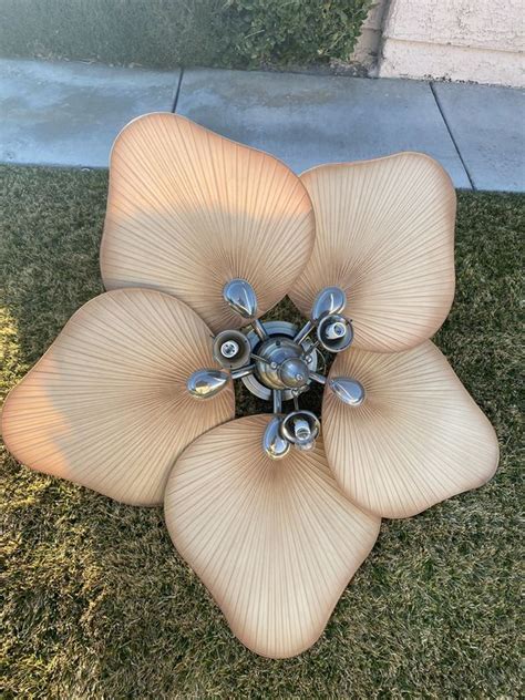Ceiling fans of harbor breeze are available in different online stores and they are also famous for their diy home improvement products. Harbor breeze Ceiling fan for Sale in Las Vegas, NV - OfferUp
