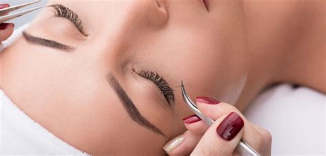 See for yourself what it all looks like in reality. How to Apply Eyelash Extensions in 8 Simple Steps galashlashes