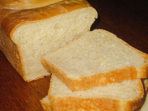 Mettre la levure dans le lait tiède et mélanger. Pain de mie maison - Les recettes de Faty