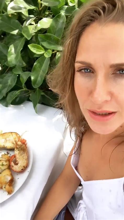 В рамках фотосессии ивлеева также позировала в пикантном нижнем белье и поясе для чулок, которые выгодно подчеркивали ее соблазнительные формы. Голая Юлия Ковальчук