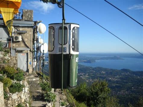 In moltissimi si lanciano ogni anno dl punto di lancio posto all'arrivo della funivia. bidonvia - Foto di Funivie del Lago Maggiore, Laveno ...