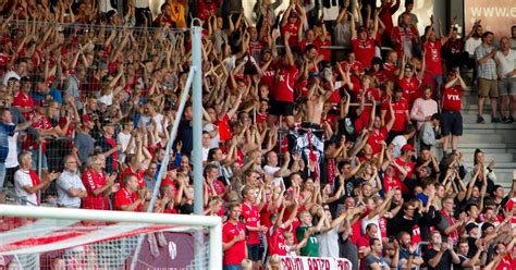 Przegląd pokazuje, które miejsce w tabeli klub vejle bk zają w danym sezonie, i w której lidze drużyna grała. 70 % sandsynlighed for at VB overlever i Superligaen