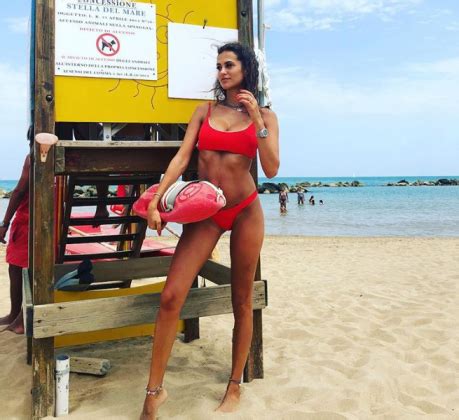 Entrambi sembrano essere molto affiatati, i loro nomi infatti sono distanti anni luce dai giornali. Jessica Melena in versione Baywatch, lo scatto della ...