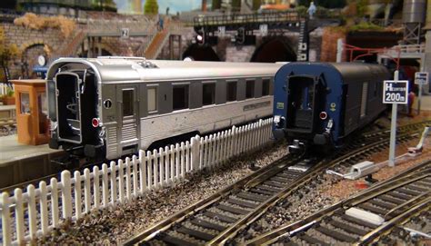 H0 modelschaal 1:87 (rail 16,5 mm). LS MODELS : LES VOITURES LE MISTRAL 56. (1/4).