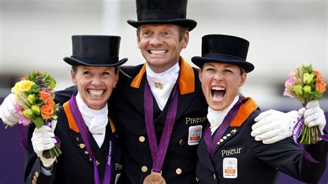 Olimpiyat başarılarının yanı sıra dünya binicilik oyunları 'da (weg). Negende olympische medaille voor Anky van Grunsven ...