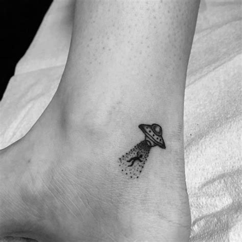 Beautifully designed tattoos attract the attention of all generations, from teenagers to older ones. 1001 + Ideas for Unique and Meaningful Small Tattoos for Men