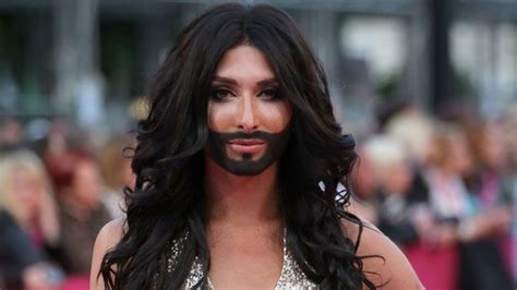 Eurovisie songfestival 2020 beleef het eurovisie songfetsival eurovisie songfestival video de ontwerper aan het woord. 'Vrouw met baard' verhit Russische homodiscussie - OneWorld