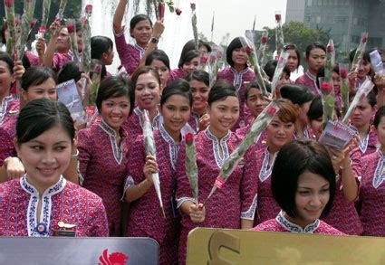 Jika anda berminat untuk menjadi pramugari maskapai lion air kalian bisa menghubungi kontak yang ada di website ini, dan menjalani sekolah. Cantiknya Pramugari Sexy Lion Air Foto | Intel Cilik