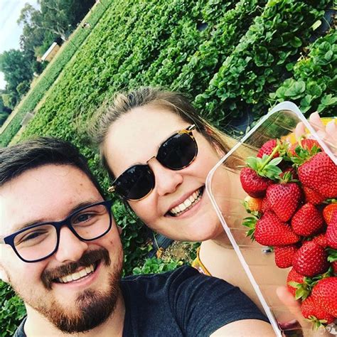 Pickin the strawbs 🍓 #beerenberg #beerenbergfarm | Strawberry picking ...
