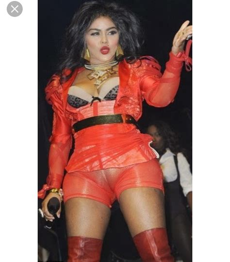 A video i came across showing you how to make your own anti camel toe device. Female Singer Lil Kim Shows Off Her Mighty Camel Toe On ...