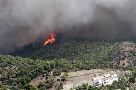Δύσκολη νύχτα για τους πυροσβέστες στην φωτιά στην εύβοια: Φωτιά Εύβοια: Κρανίου Τόπος... (pics) - Newsbomb ...