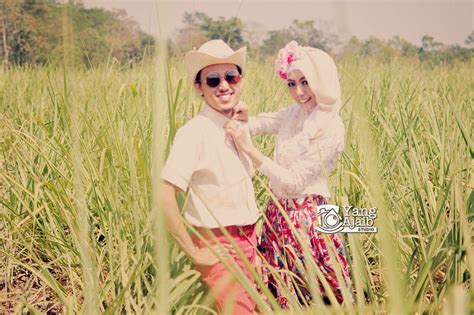 Foto prewedding romantis tanpa bersentuhan bagi pasangan muslim. Yang Ajaib Studio Photovideography: Pre Wedding Muslimah ...