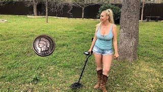 Youtuber goes under diggin britt, used to have an old channel called farmin britt and before that she was on @multibitorg under the name devonjtx anyone. farmin britt videos, farmin britt clips - clipzui.com