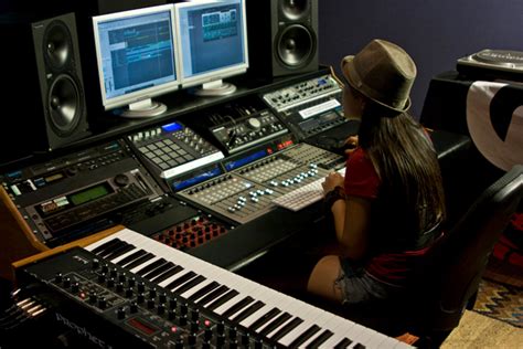 Music Production Studio Set Up - Famous Beats