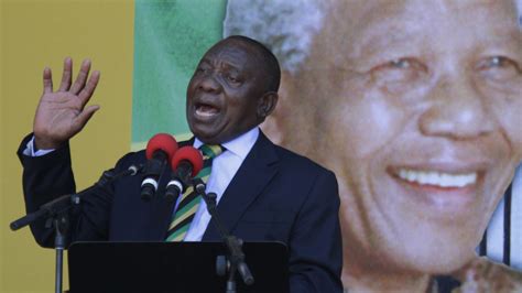 Daha önce apartheid karşıtı bir aktivist , sendika lideri ve iş adamı olan ramaphosa. Cyril Ramaphosa valdes till president i Sydafrika ...