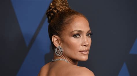 Wie jennifer lopez & co oben ohne aussehen. Jennifer Lopez ganz nackt: Dieses sexy Foto bringt die ...