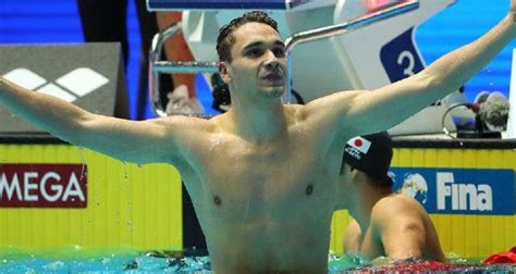 He put together a great 200 fly from start to finish. Nuoto, Kristof Milak abbatte Michael Phelps, oro e Record ...