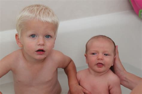 Use a squeeze bottle to pour warm water over the perineum as you're passing urine. Baby Durso: 2x Bathtime fun