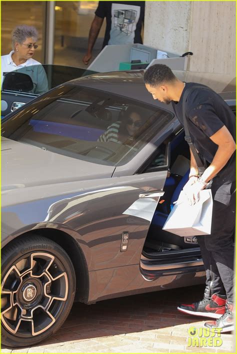 Kendall jenner and her boyfriend ben simmons run errands at a local shopping center on sunday (august 5) in. Kendall Jenner Goes Shopping with Rumored Beau Ben Simmons ...