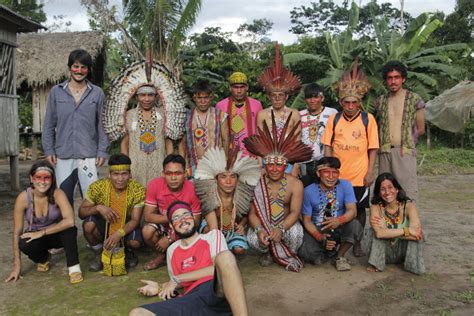 Das neueste projekt des gemeinnützigen vereins gibt den huni kuin, einem indigenen stamm im brasilianischen bundesstaat acre, eine stimme und. huni-kuin - Jornal Joca