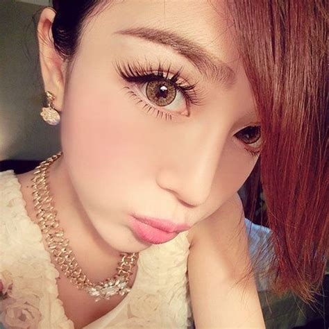 Outline the outside of the eyes, the eyelid, and the iris in perspective. Gyaru Popteen Style - Big Circle Lenses | Gyaru makeup, Asian makeup, Asian beauty