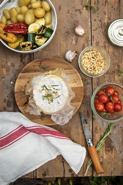 Au marché, vous trouverez la fève en cosse d'avril à juillet. Camembert et légumes rôtis au barbecue | Recette | Recette ...