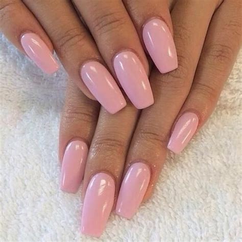 Aunque todos los colores se ven bien en tu piel, ¡sácales provecho! Elegantes Piel Morena Uñas Gelish 2019 - Disenos de Unas Portizaz