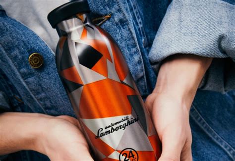 Dalam akaun instagram rasmi pereka terkenal, gambar kereta sport porsche 550one yang dikembangkan, tetapi tidak pernah dikeluarkan, muncul. LAMBORGHINI MAMPU MILIK. TAK DAPAT KERETA, BOTOL PUN JADI LAA