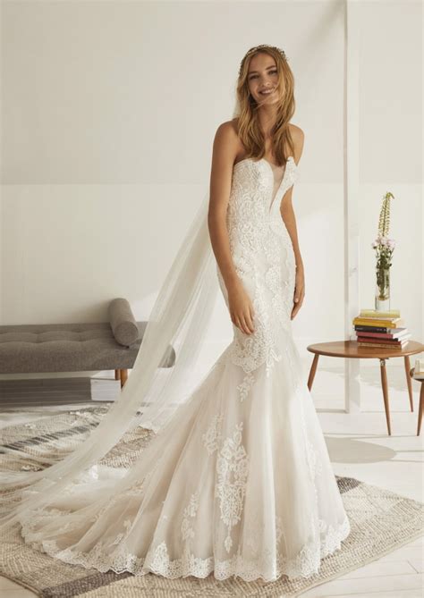 Ogni donna vorrebbe essere la sposa più bella del mondo nel suo grande giorno!quindi trovare un abito da sposa perfetto è molto significativo.milanoo è un negozio online professionale che ti offre più. Abiti Da Sposa 1980 - Collezione abiti da sposa Vinnì 2021 ...