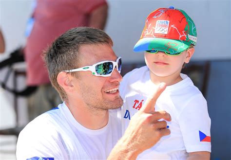 Nejúspěšnější český veslař historie ondřej synek, pětinásobný mistr světa na skifu, držitel tří olympijských medailí (2008 a 2012 stříbro, 2016 bronz), pětinásobný mistr evropy. Chalupář Synek po sezoně relaxoval i s pilou, teď už opět ...