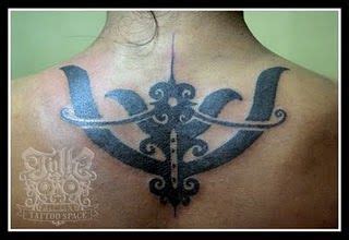 .traditional tattoos, tribal dayak tattoo, borneo tattoo, iban tattoo, pentang iban, tattoo revival, blackwork, traditional indonesian tattooing 'bunga' is a malay word for flower, and 'terung' is malay for brinjal, or eggplant. Fantastis 27+ Gambar Tato Bunga Dayak