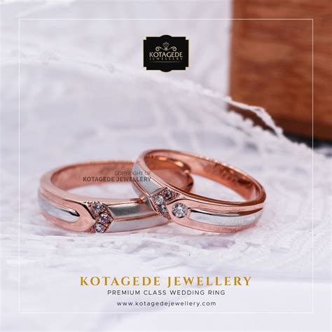 Selanjutnya adalah emas rose (rose gold) atau emas dengan warna rona kemerahan. Cincin Kawin Tunangan Rose Gold Palladium Couple RG0024PD