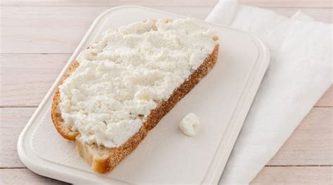 See full list on eatbydate.com How Long Does Cream Cheese Last? Here's What the Experts Say.