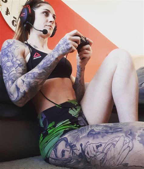 She is currently signed to the ultimate fighting championship and has also won the invicta fc featherweight championship. Megan Anderson : mmababes